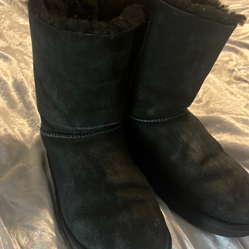 Black bow Uggs